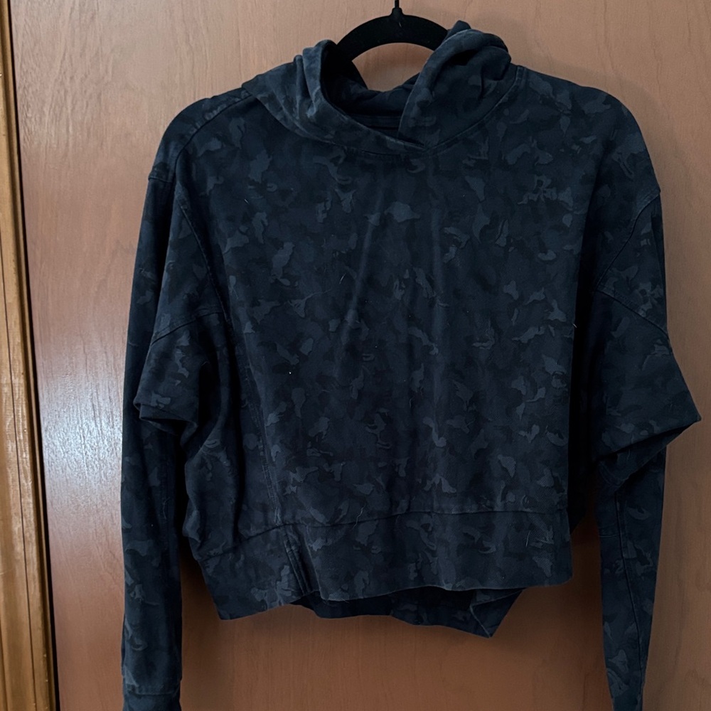 Athletes cropped Black Camouflage Hoodie